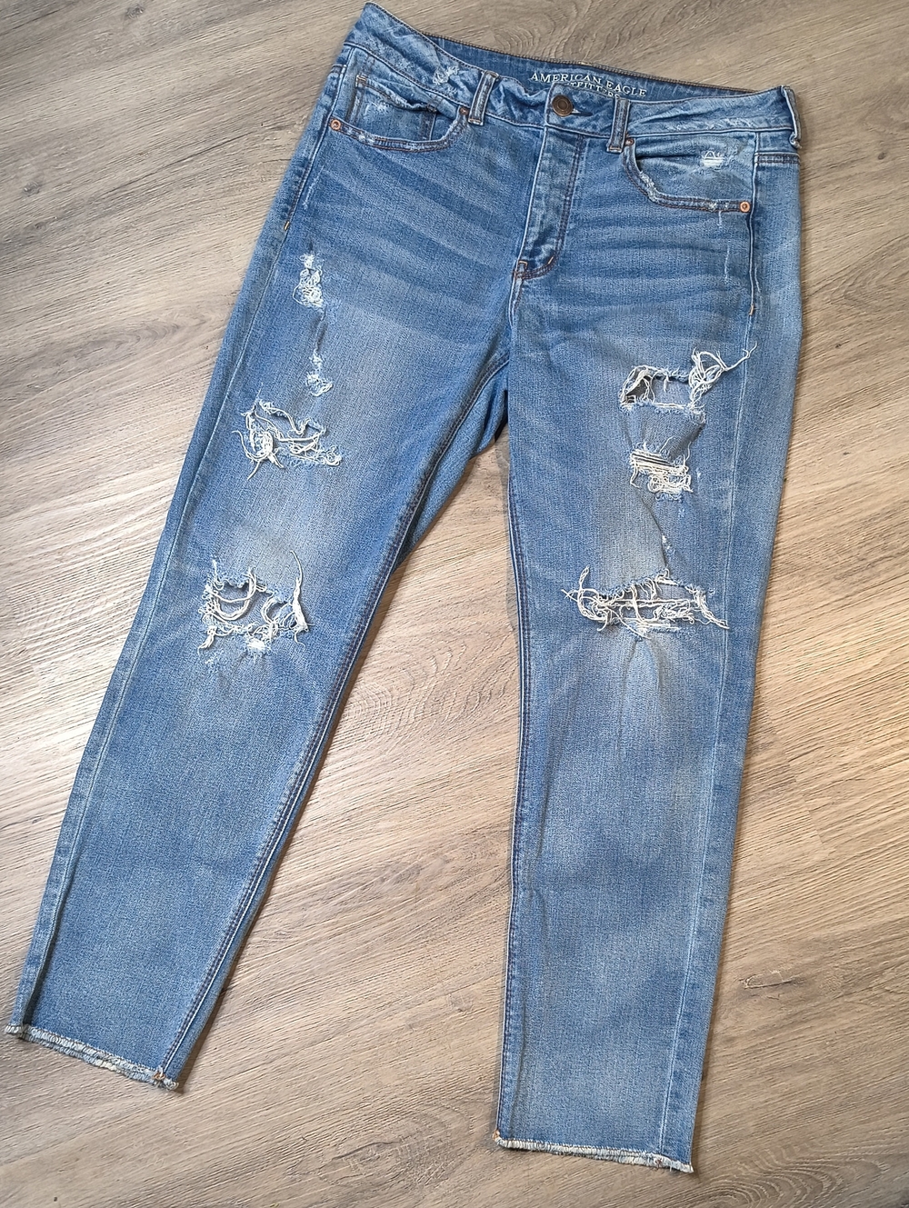 S1216 Tomgirl Distressed American Eagle Light Blue Size 10 Jeans